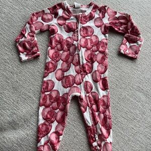 Kate Quinn - LONG SLEEVE ZIPPER FOOTIE | POOH BEAR BALLOONS | 6-9 months